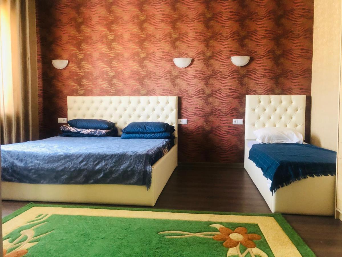 Sweet Home Hostel Bishkek Esterno foto