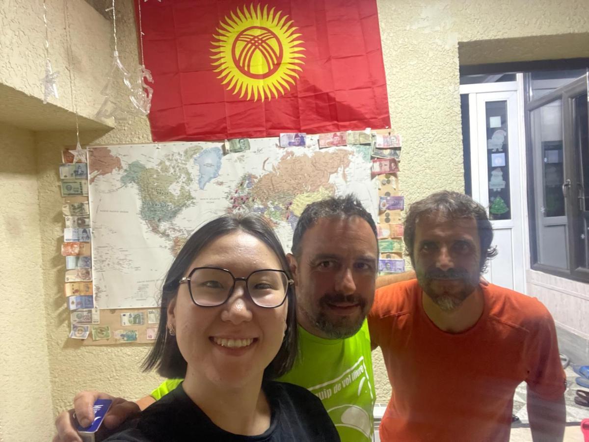 Sweet Home Hostel Bishkek Esterno foto