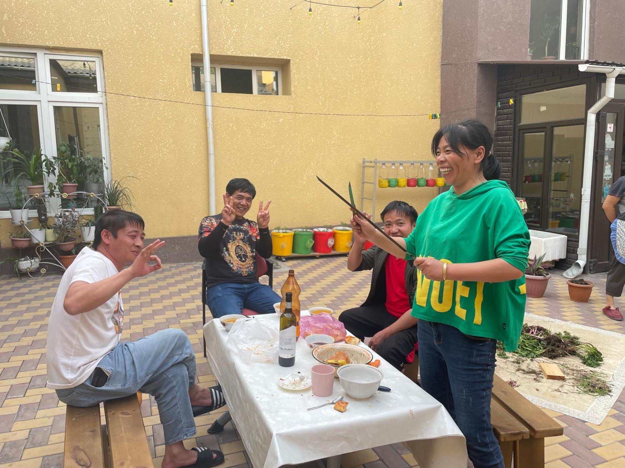 Sweet Home Hostel Bishkek Esterno foto