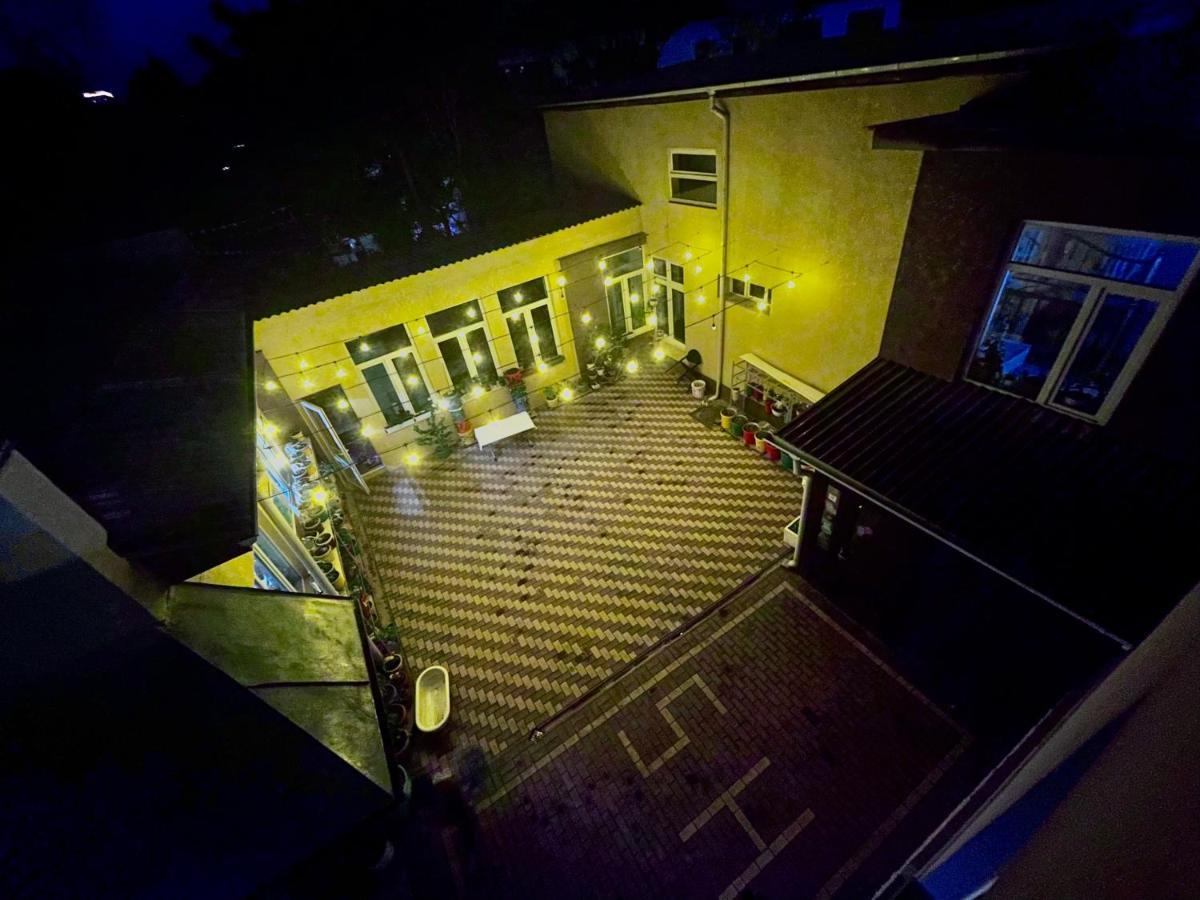 Sweet Home Hostel Bishkek Esterno foto