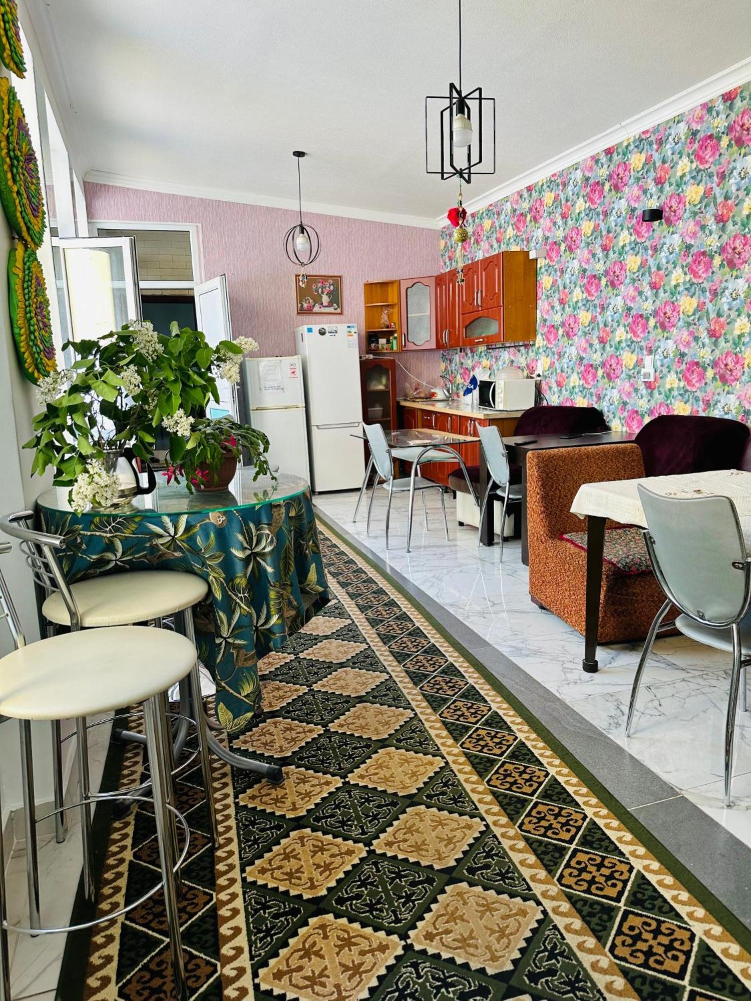 Sweet Home Hostel Bishkek Esterno foto