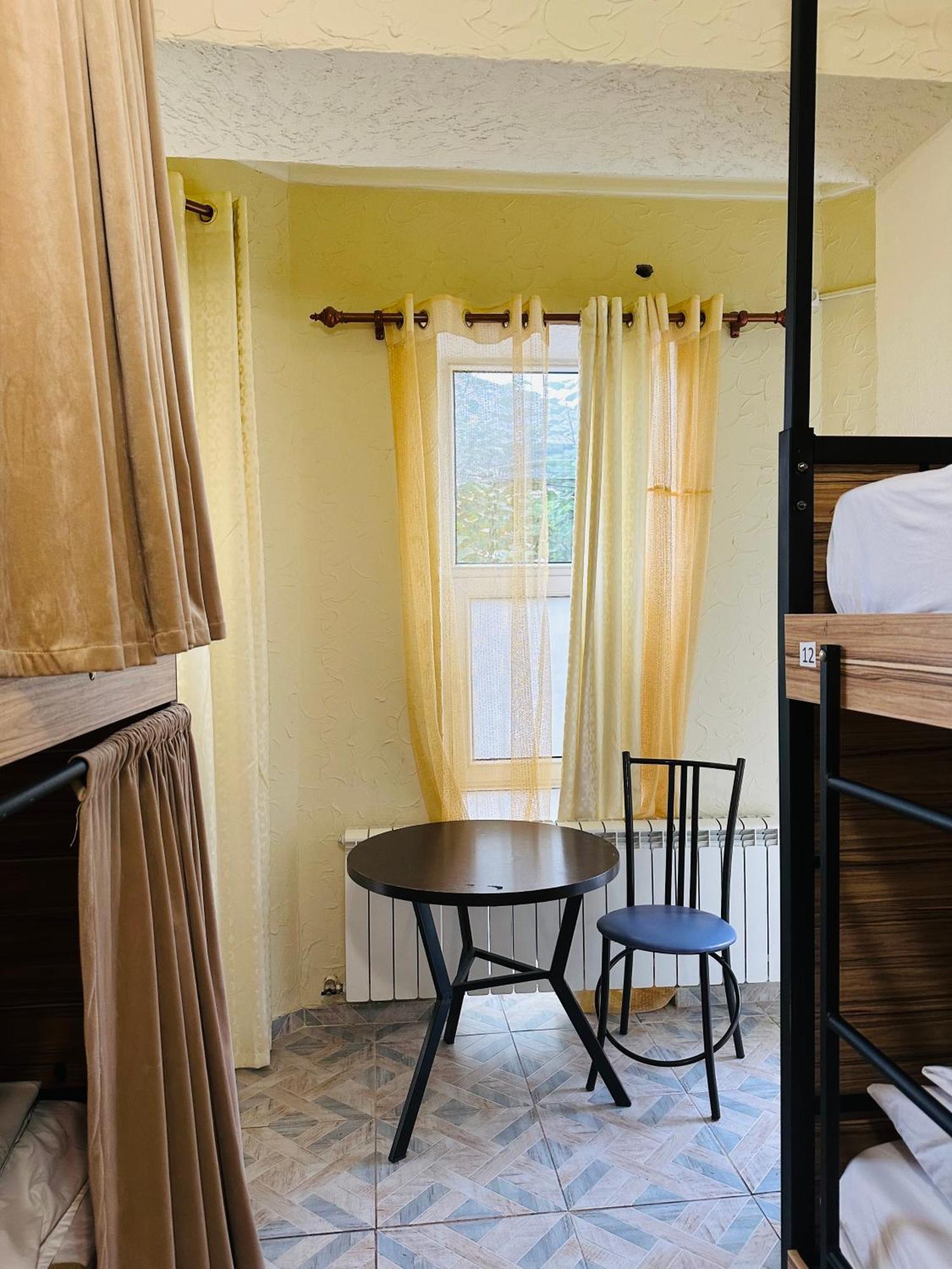 Sweet Home Hostel Bishkek Esterno foto